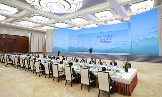 习近平和彭丽媛为出席2025年上海合作组织峰...