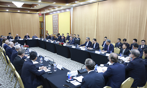 李强同美国友好团体座谈